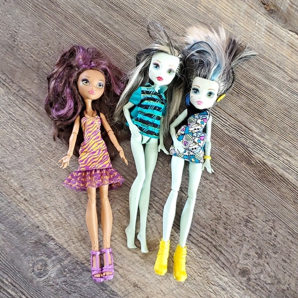 Bundle Lot of 7 Monster High dolls, clothes, shoes used - Picture 2 of 10